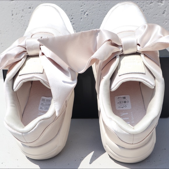 Fenty x Puma Bow Sneakers - Picture 6 of 7